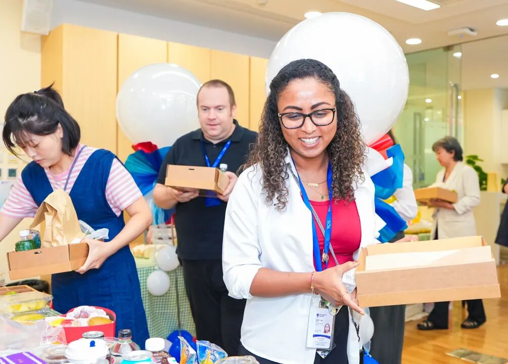 教师节庆祝活动中的师生互动