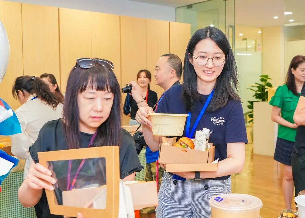 北京耀中教师们享受节日庆祝时光