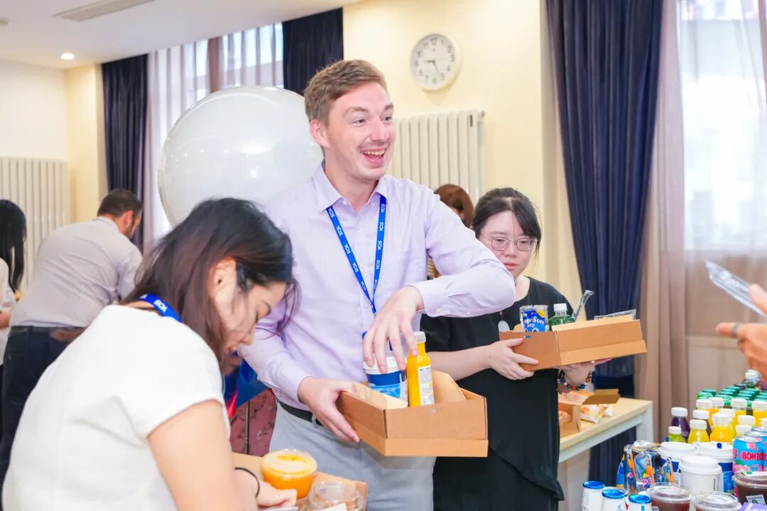 教师节庆祝活动中的温馨留言板