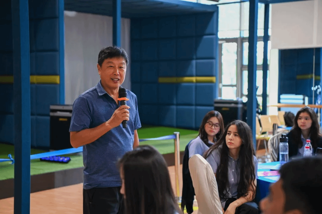 卢庆阳博士分享体育与健康视角,助力学生平衡身心与领导力