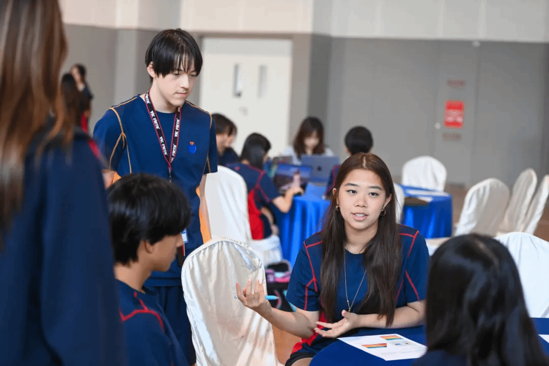 小组汇报规划成果,细化任务分工与时间表