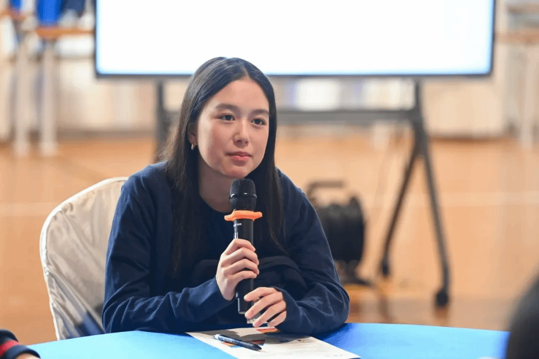 来自香港耀中的Gabby在浙江桐乡分享学习体会与AI应用启发