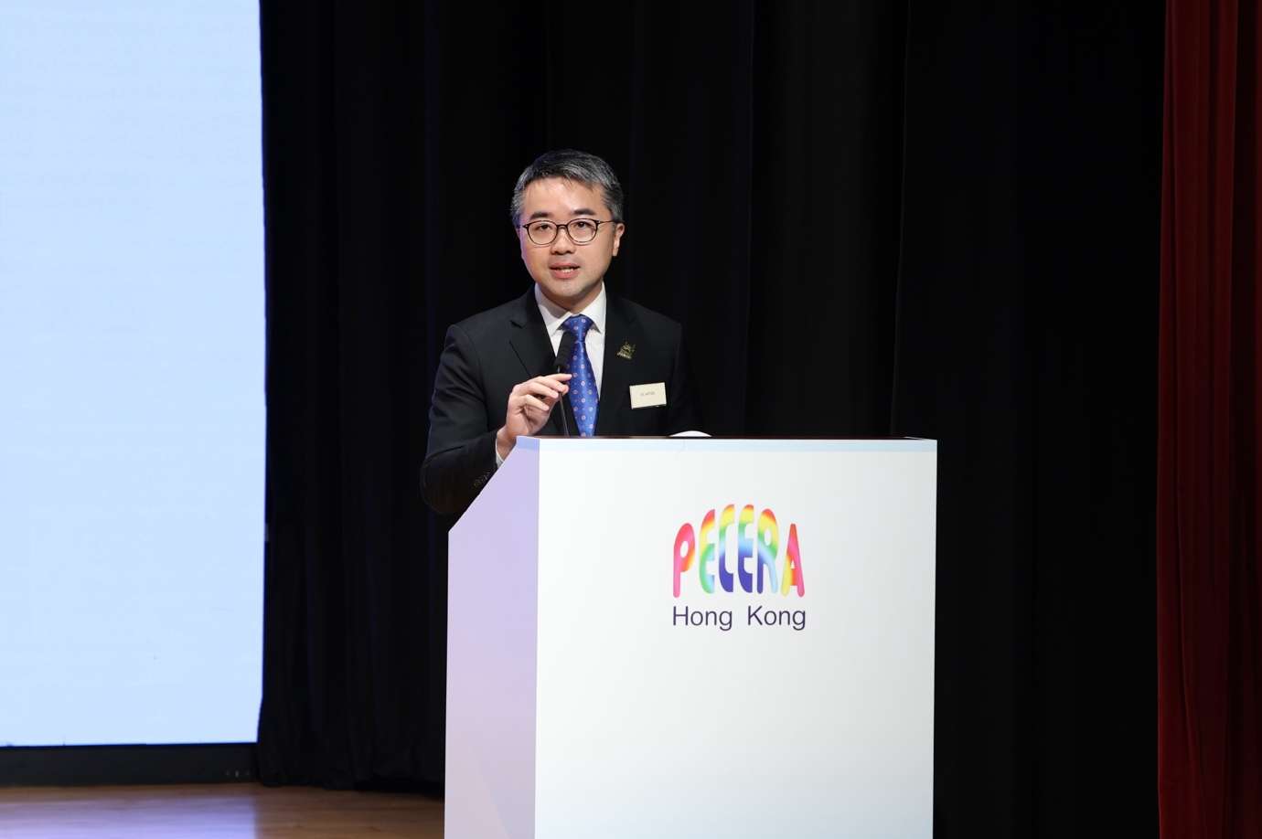 主礼嘉宾香港特别行政区政府教育局副局长施俊辉博士致辞