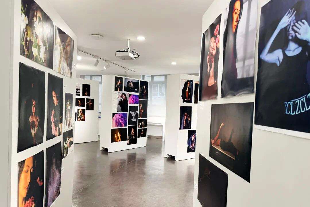 学生作品：群像构图与叙事表达