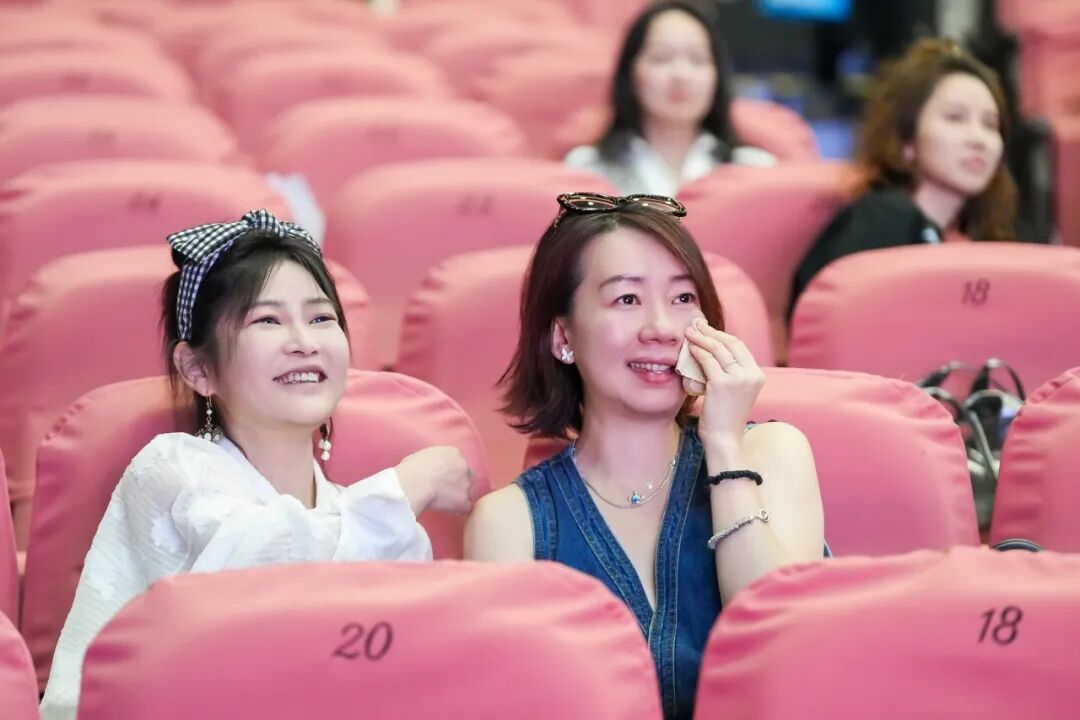 家长特别赠言环节1：成长相片与真挚祝福