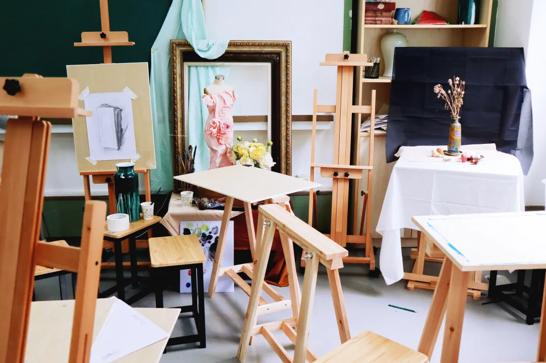 艺术画室：多媒介实验与课堂展示