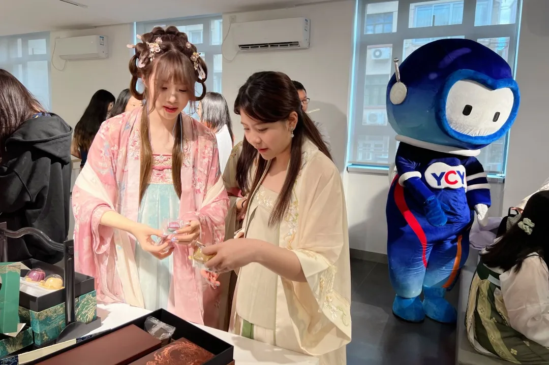 中秋汉服日，校园传统文化活动