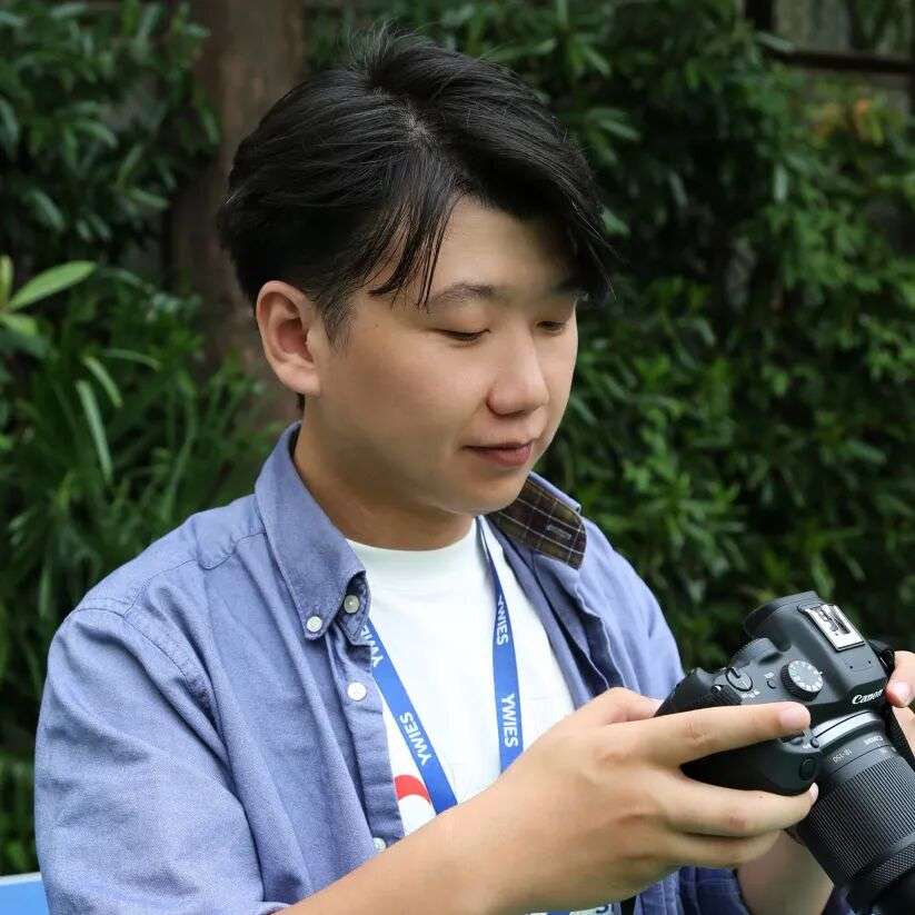 上海耀华古北校区数字媒体设计导师 Revelin Wu 肖像,阐述AI创作方法与批判性思维观点