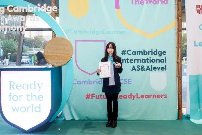 剑桥卓越学子大奖颁奖典礼现场（其二），展示古北耀华数媒与设计学科实力