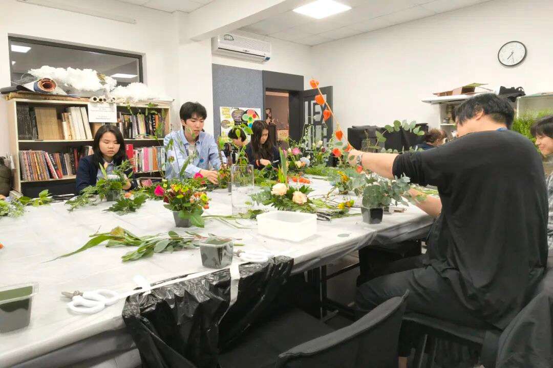 宿舍生活美学插花工作坊活动现场