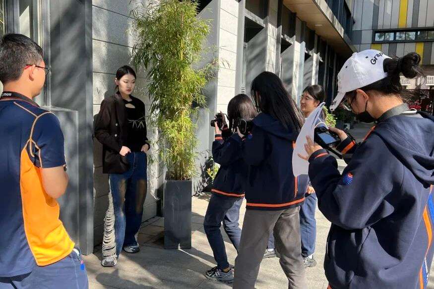 Model Week课堂实践：学生与专业模特合作进行摄影创作（上海耀华古北校区）