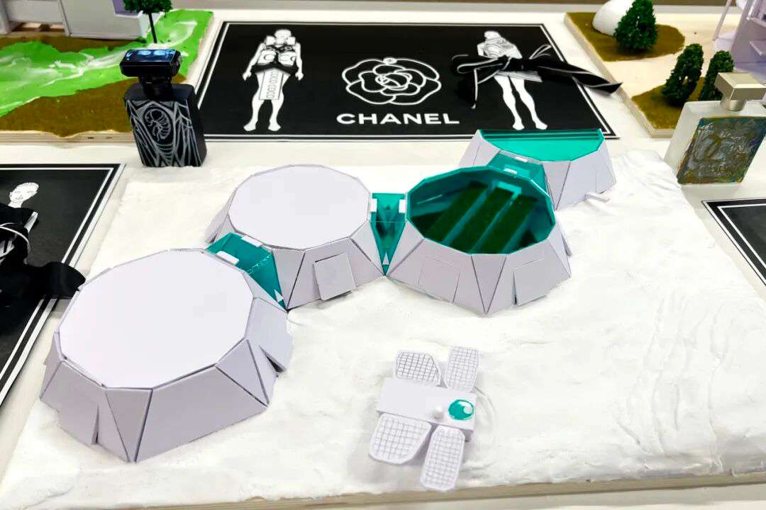 学生在周末预备课程中构思未来火星建筑的创意设计（一）