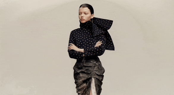 学生用AI生成虚拟模特演示服装设计流程的动图案例