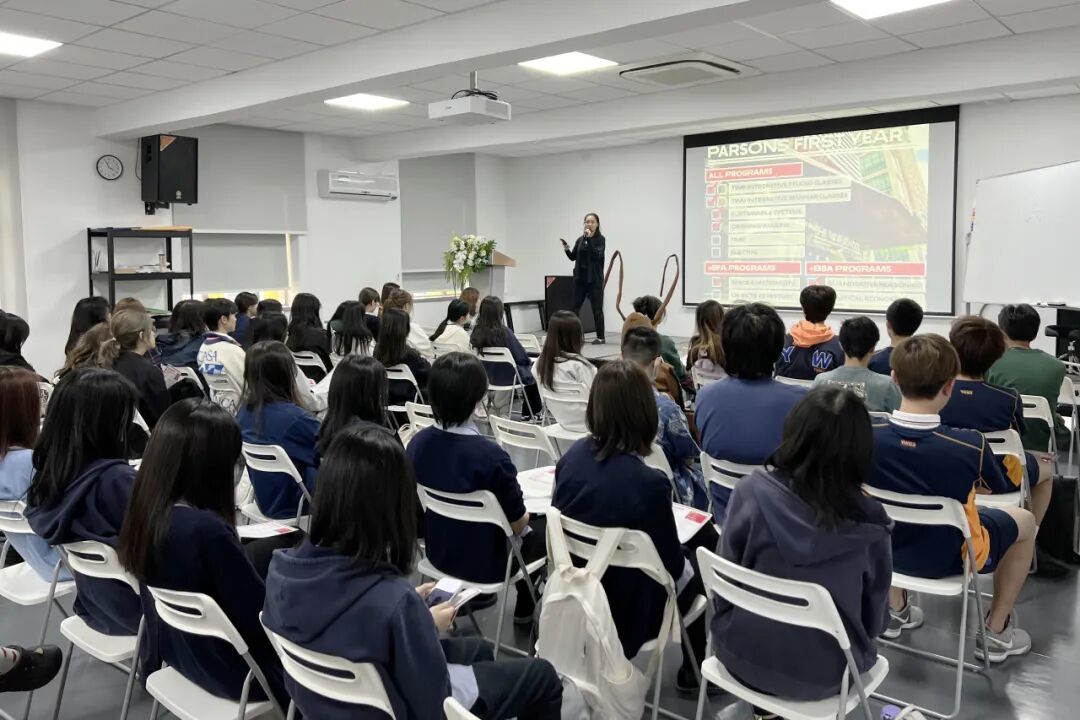 大学招生官进校园宣讲与作品集预审活动照片