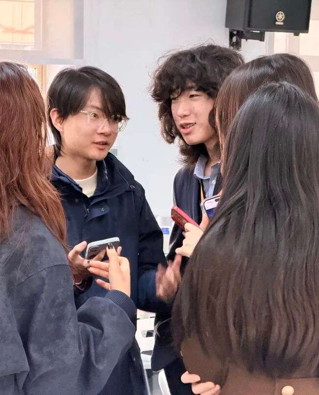 商业挑战赛中的路演现场与答辩互动