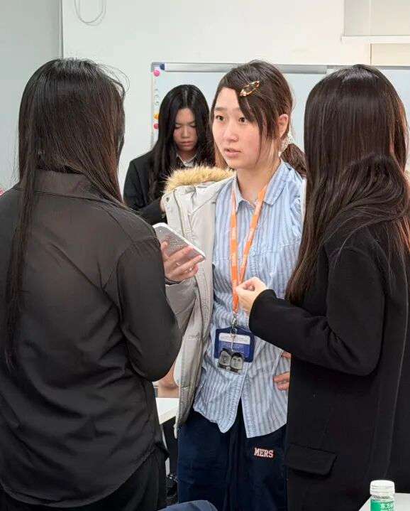 同学们在古北耀华进行商业模型推演