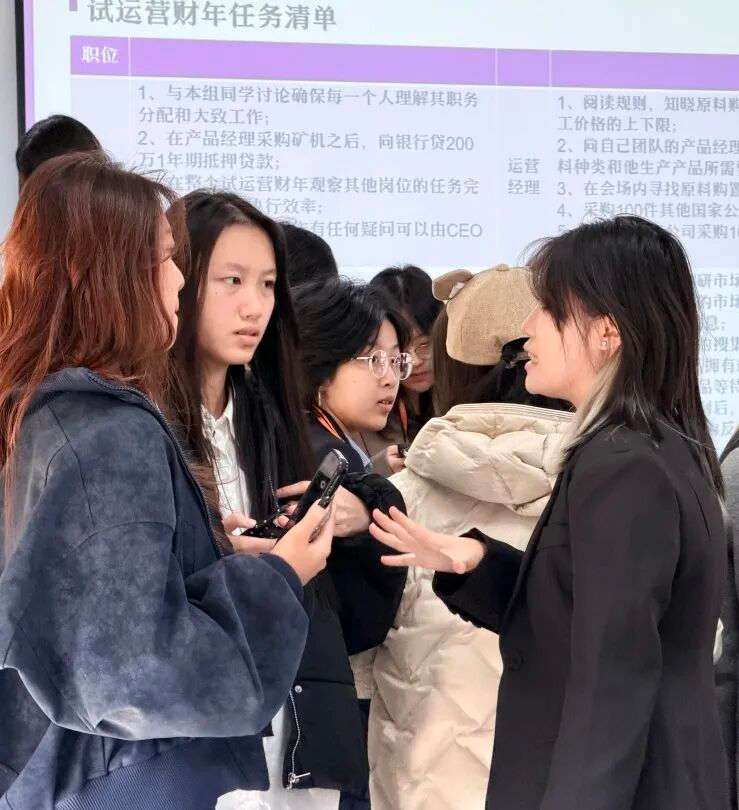 团队复盘财务报表与经营结果