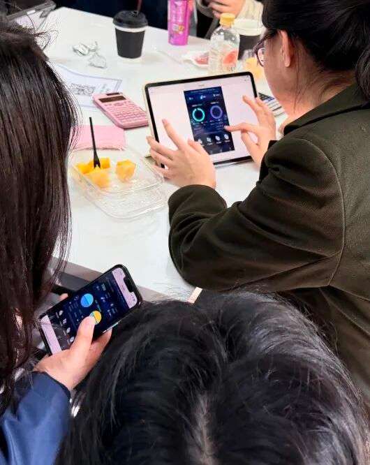 同学们在分工协作中快速迭代策略