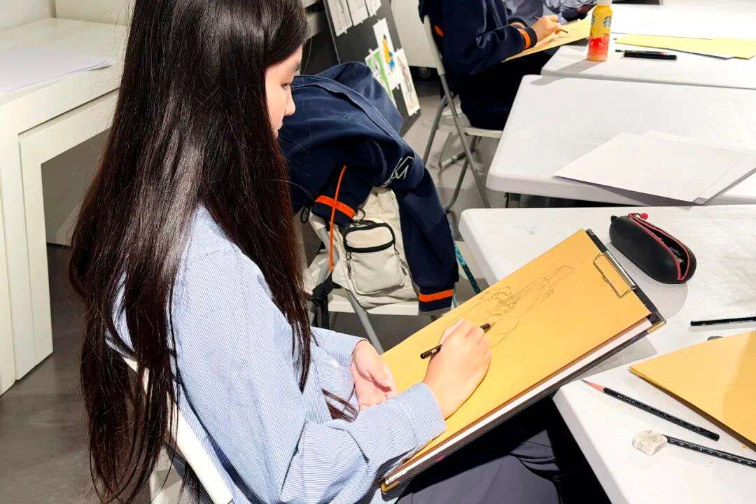 学生以马克笔快速捕捉动态，形成个人风格（上海古北耀华）