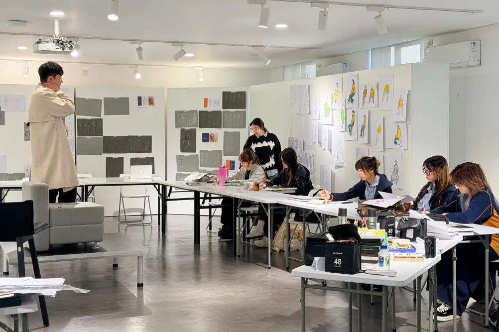 专业模特辅助教学,学生理解动态表现的关键要点(古北耀华)