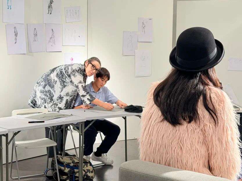 跨校区联合课堂，师生共同创作与互动交流（模特周）