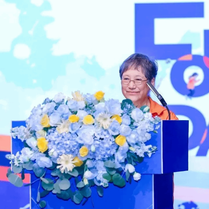 陈保琼博士在上海耀华古北校区楚珩日发表致辞