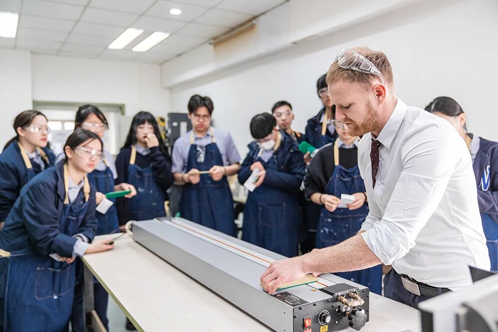 学生在 DT 工作室进行测试与迭代,持续推进设计过程(上海耀华古北)