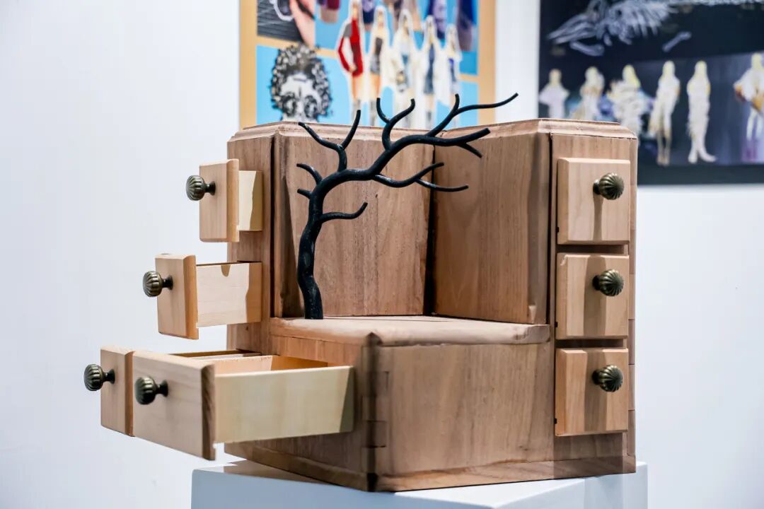 学生在 DT 课程中使用设备进行原型制作与测试（上海古北）