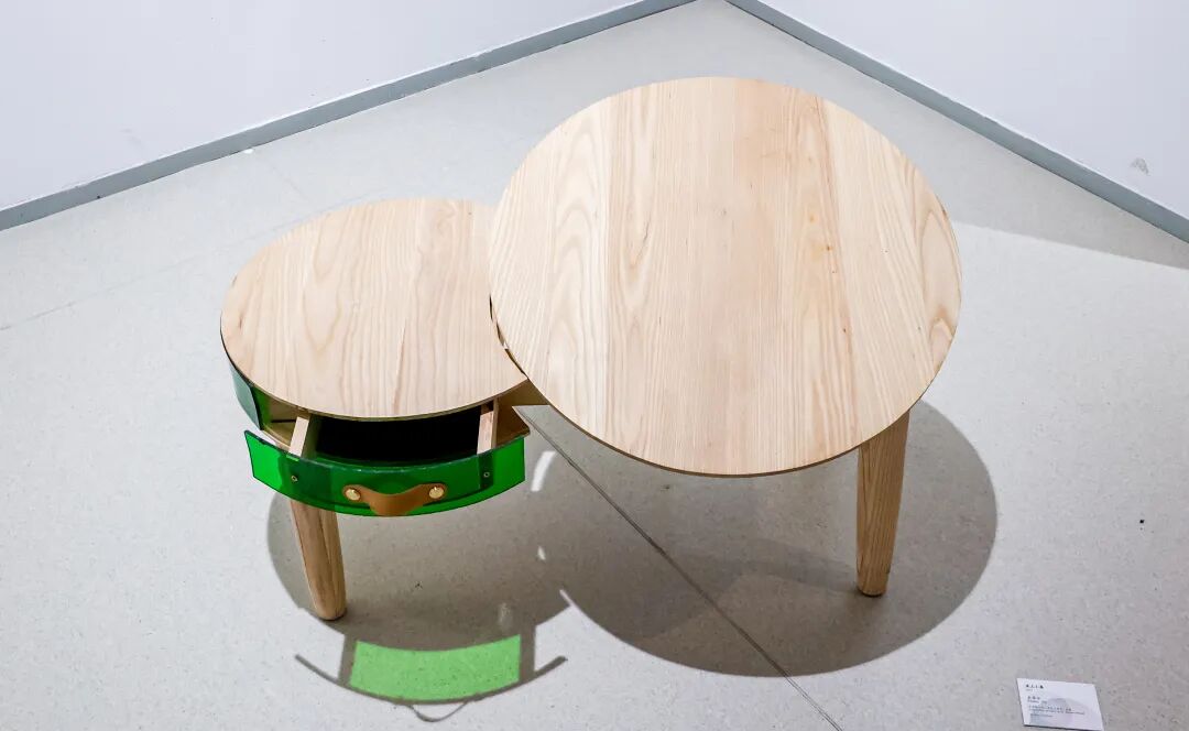 完成的产品原型展示：结构、材质与功能并重（DT）