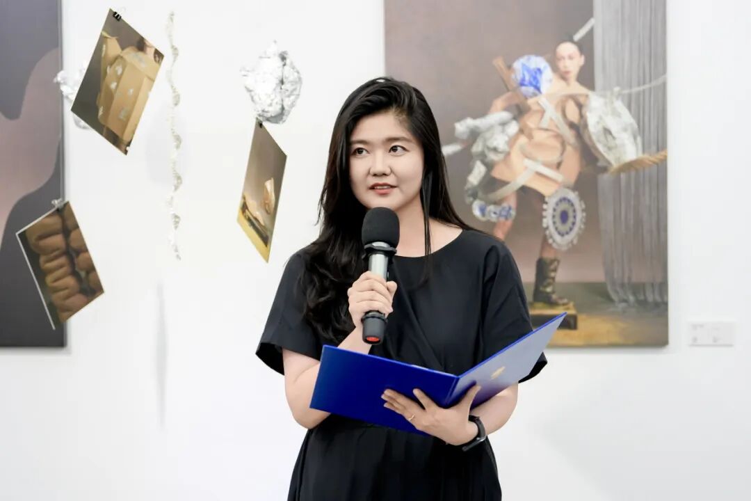 华籍副校长张露心在开幕式发言,强调从课堂走向公共艺术空间的实践