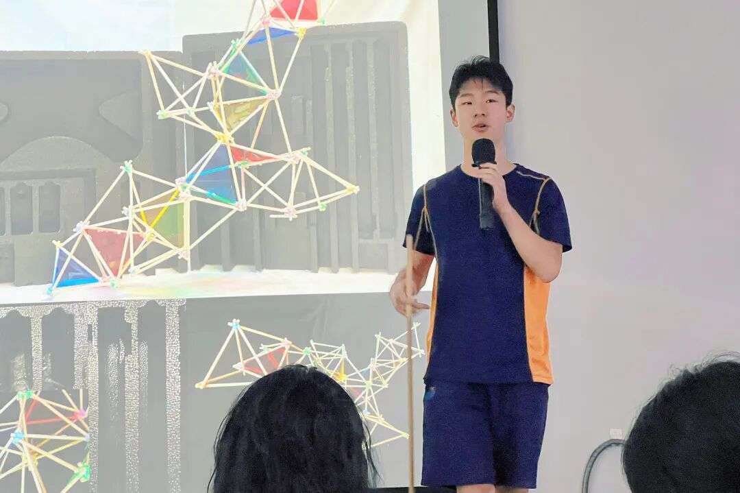 Devin在作品集课中演讲分享作品(耀中耀华奖学金获奖学生感言相关活动)