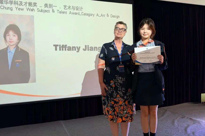 G12学生Tiffany JIANG荣获学科及才能奖(艺术与设计)肖像