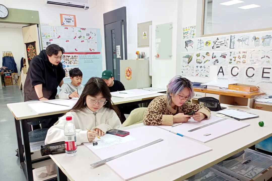 基础建筑设计课堂：草图与结构探索