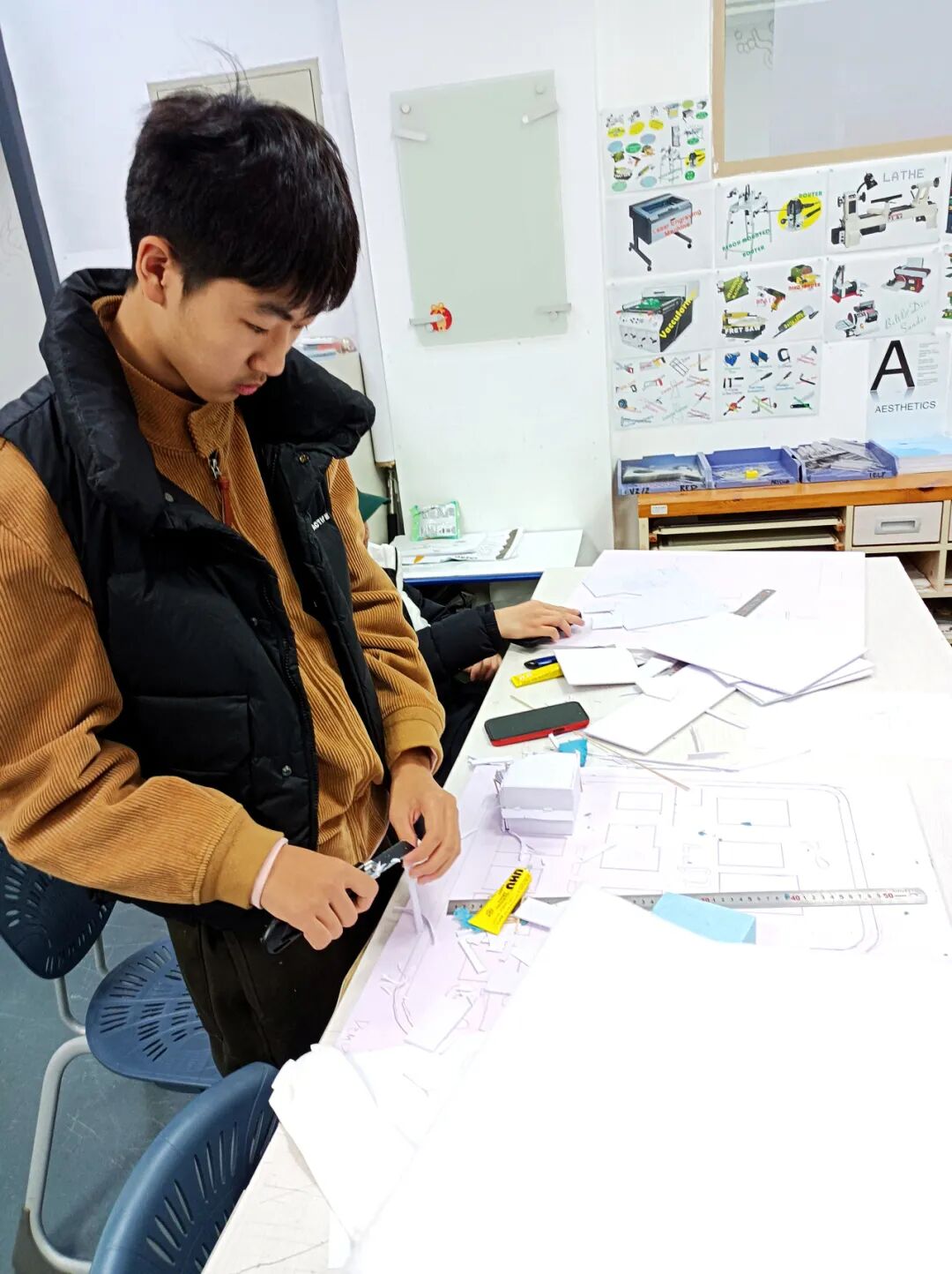 基础建筑设计课堂：学生完成的建筑模型展示