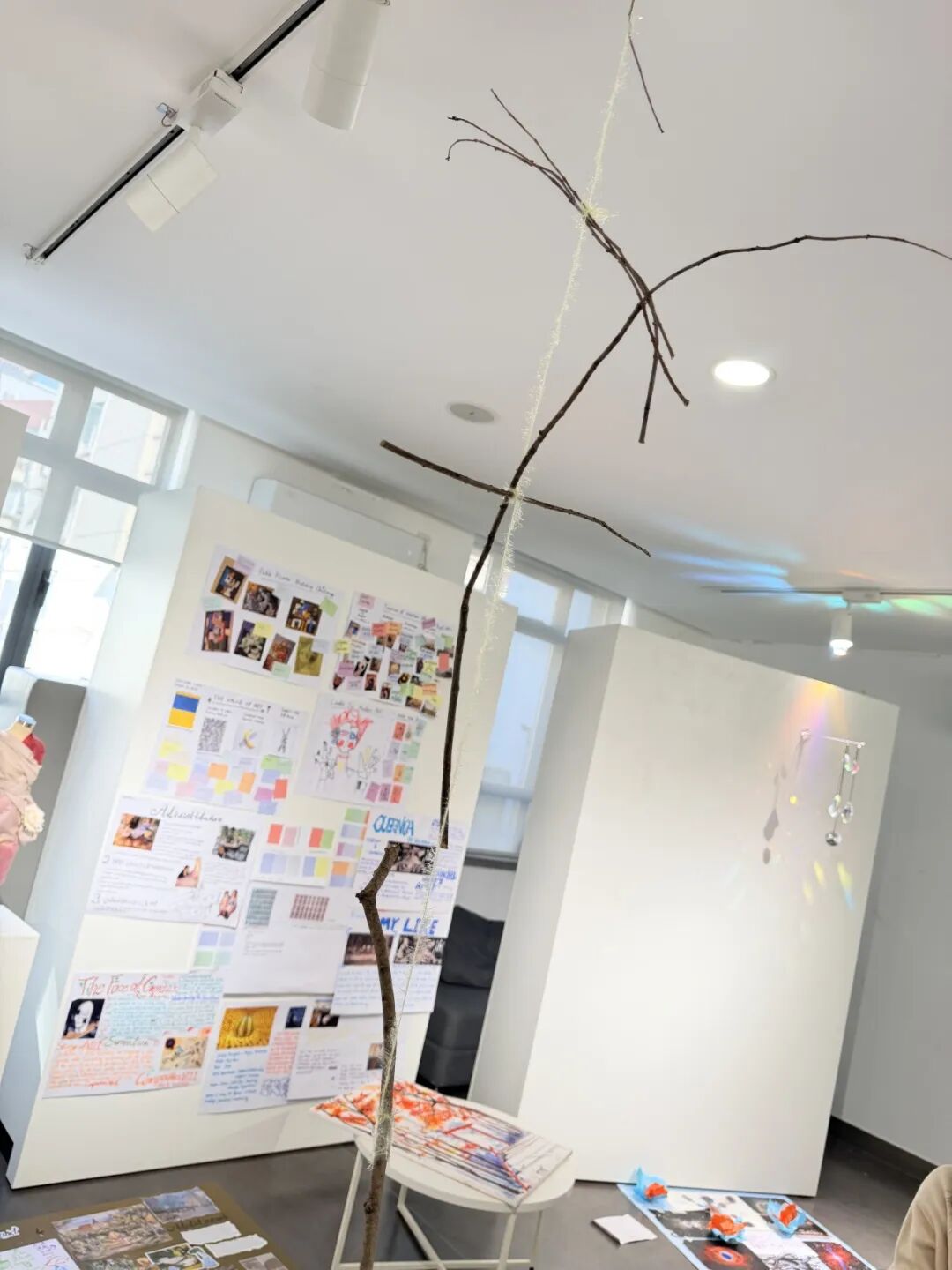 纯艺术课堂学生作品：《爱》主题装置与平面创作4