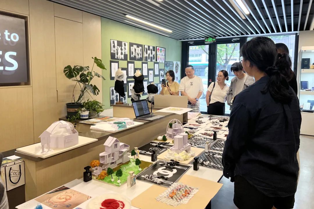 ART & DESIGN Bridge Programme 宣传图，耀华古北预备课程