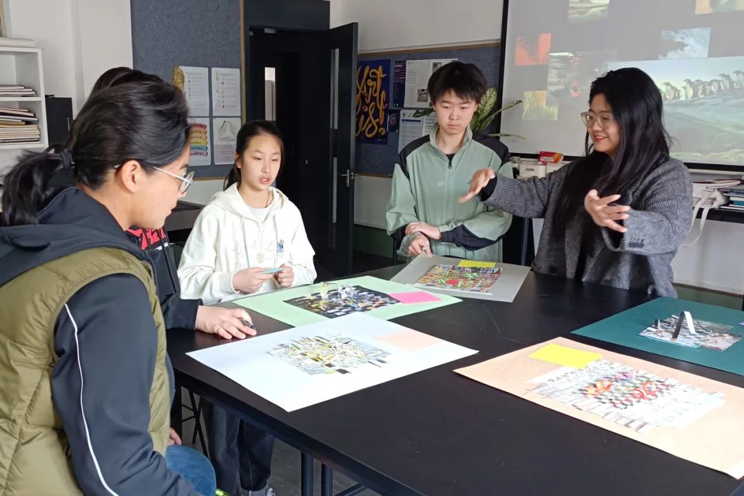 课堂合影或学生演讲场景，预备课程提升英语演讲自信